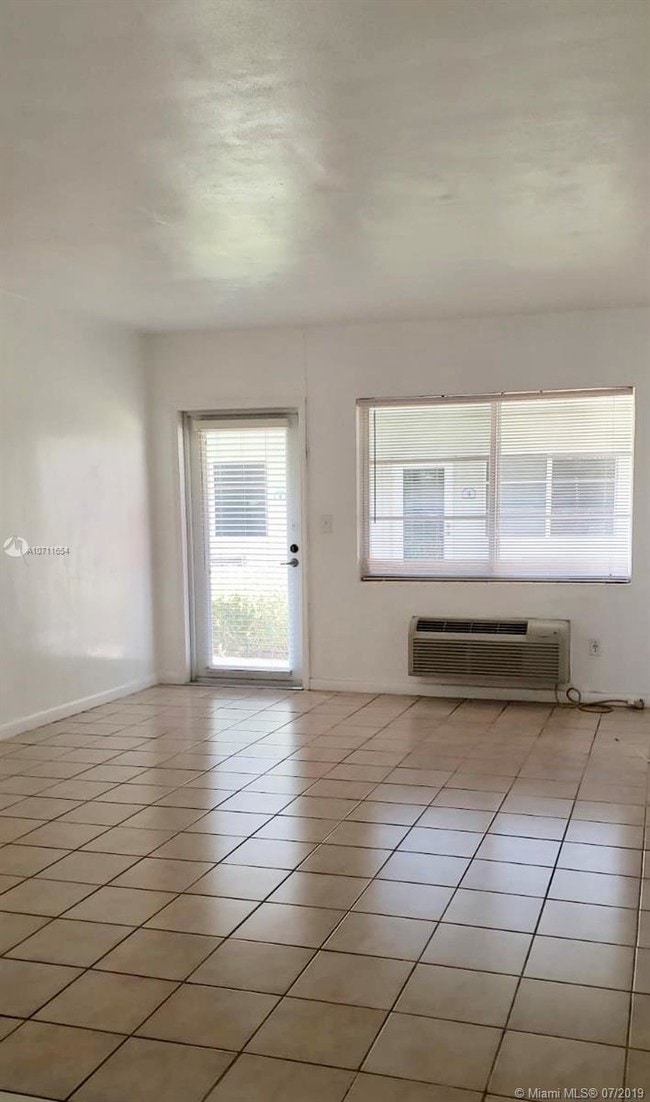 Building Photo - 6930 Rue Versailles Dr