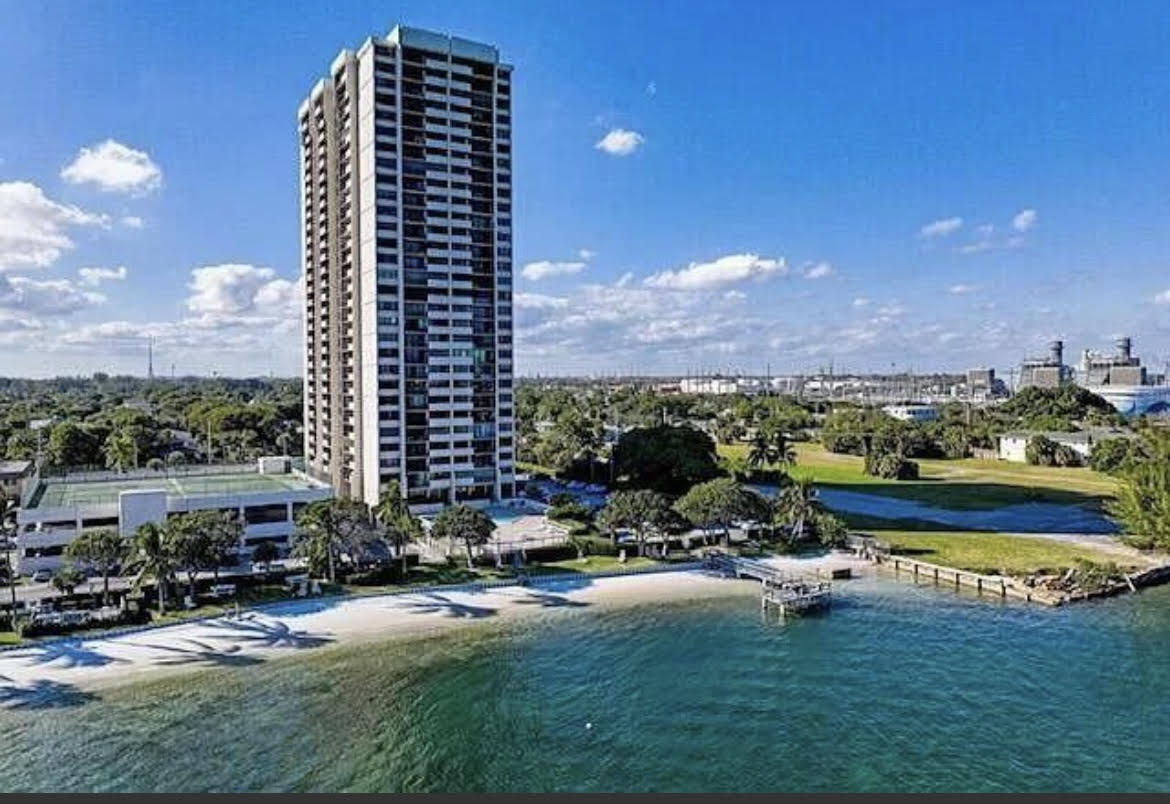 Primary Photo - 5600 N Flagler Dr