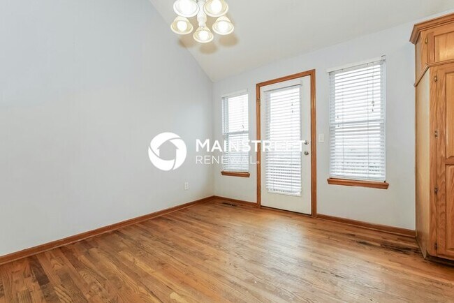 Foto del edificio - 4 Bedroom Pet-Friendly Home in Grain Valley, MO with Main Street Renewal
