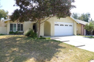Building Photo - 2052 E Loraine St