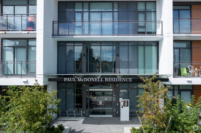 Photo du bâtiment - Paul McDonell Residence