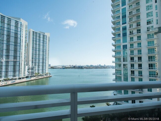 Foto del edificio - 901 Brickell Key Blvd