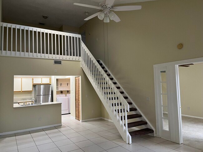 Foto del edificio - 4220 Palm Bay Cir