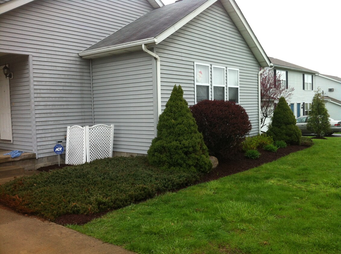 Exterior front entrance. - 1413 Loop Road