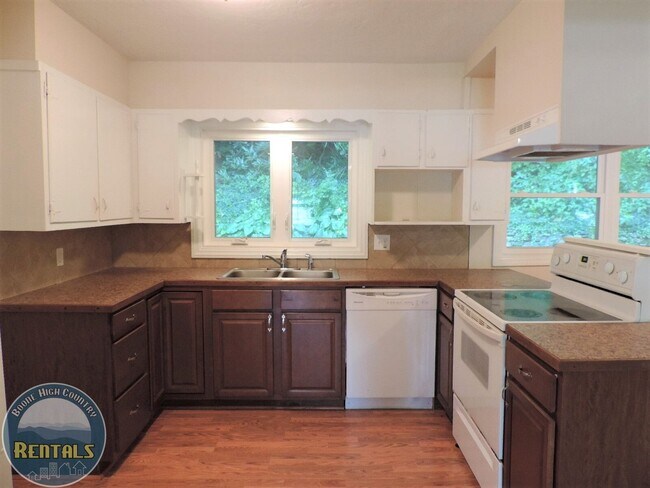 Foto del edificio - 147 Woodland Dr
