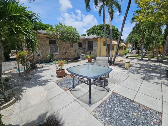 Building Photo - 2323 Polk St