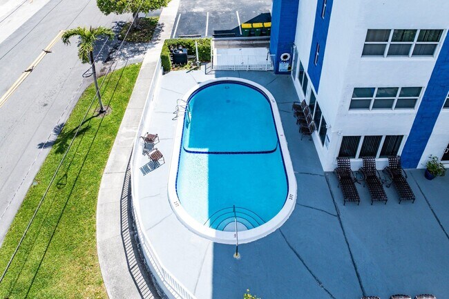 Foto del edificio - 550 Bayshore Dr