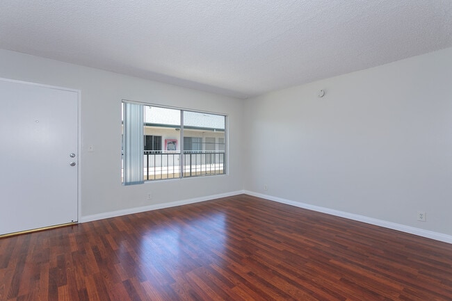 Studio - Living Room - men115