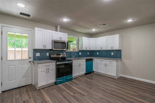 Foto del edificio - 7921 Cook Rd