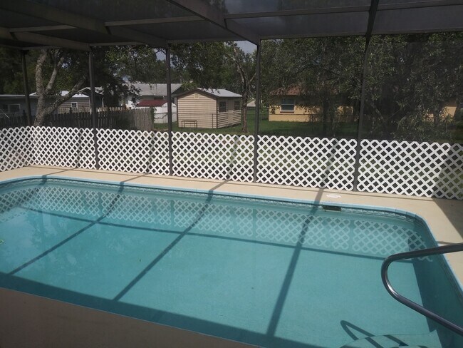 Foto del edificio - 3 bedroom 2 bathroom Pool House price redu...