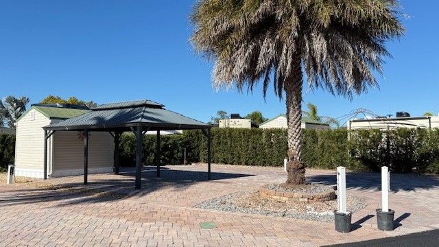 Foto del edificio - 2511 Lemonwood Ave
