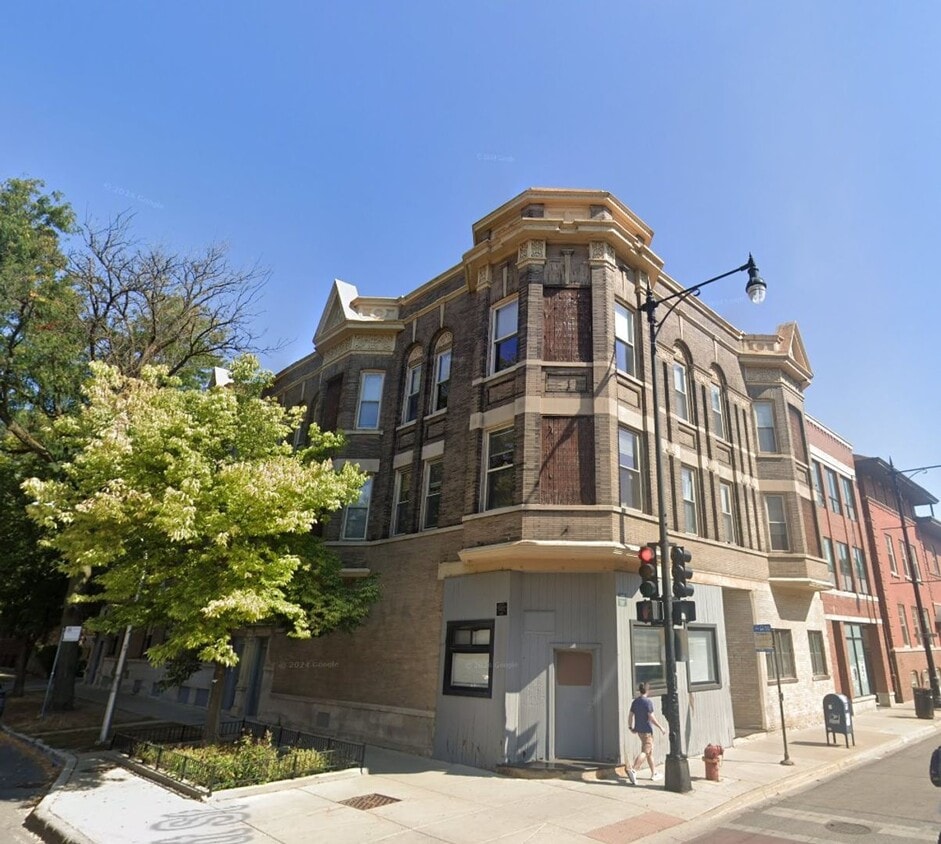 Foto principal - Great Wicker Park Location! Renovated 2 BR!