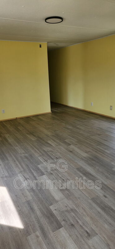 Foto del edificio - 112 Laurin Dr