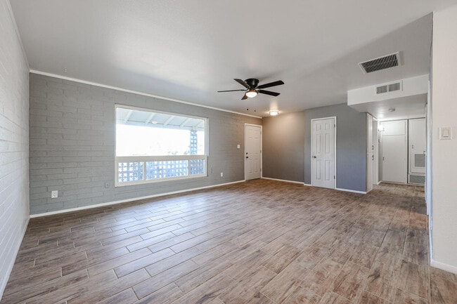 Building Photo - 11417 N Hacienda Dr