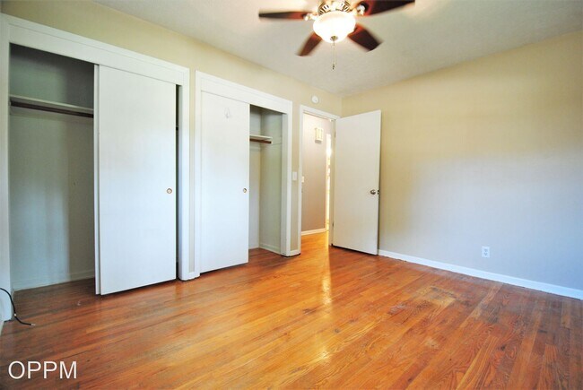 Building Photo - 4 br, 2 bath House - 10934 Leavenworth St