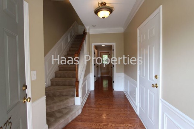 Building Photo - 2375 Townview Ct