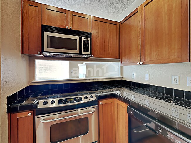Building Photo - 20466 SW Skiver St