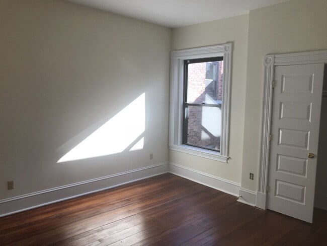 Building Photo - 1489 Beacon St