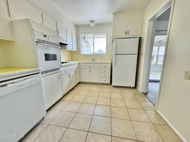Building Photo - 11013 N 110th Dr