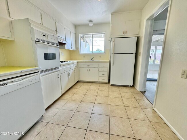 Foto del edificio - 11013 N 110th Dr