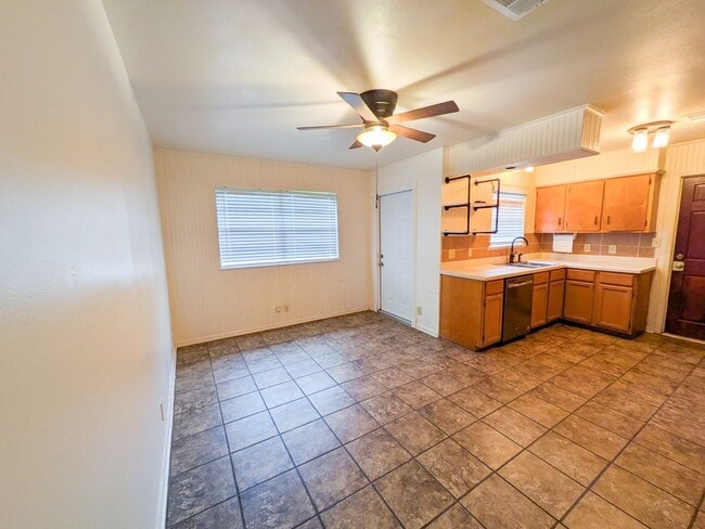 Foto del edificio - 9225 Shepherd Dr