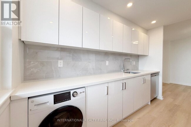 Photo du bâtiment - 235-235 Grandravine Dr