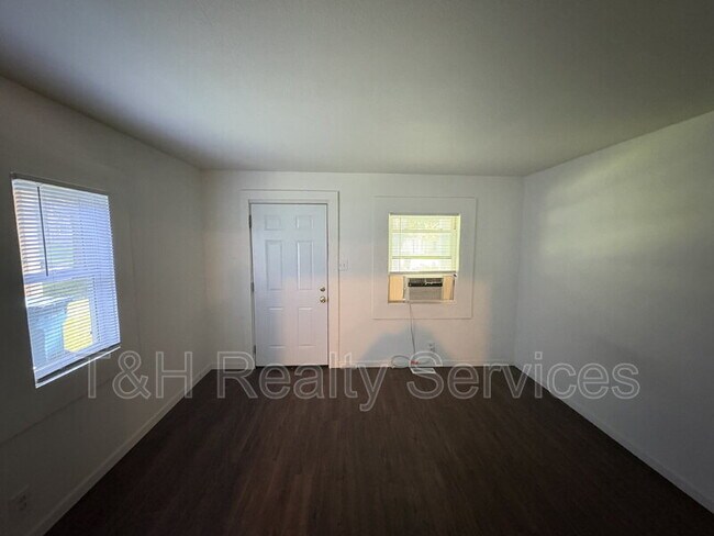 Building Photo - 4348 Crittenden Ave