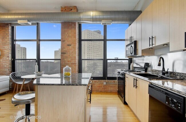 Building Photo - 2024 S Wabash Ave