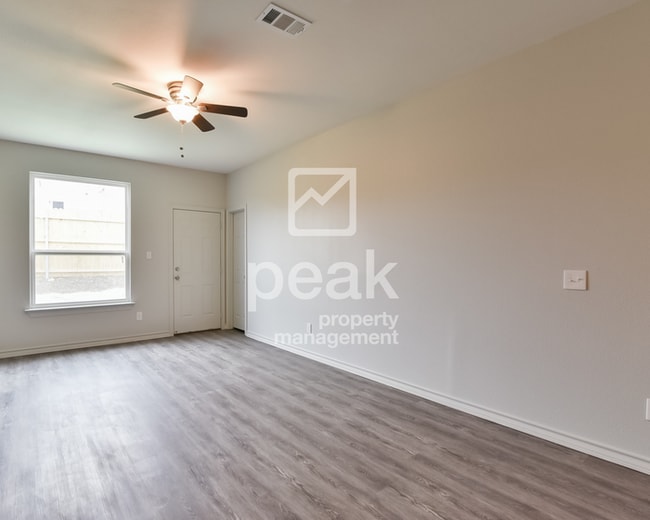 Building Photo - $1630! 3 Bed 2 1/2 Bath home in FORT WORTH! Free application through 8/10! See information in des...