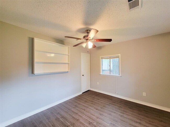 Foto del edificio - 2306 Downey Dr