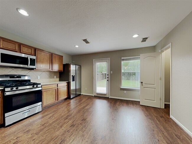 Foto del edificio - 11338 Log Cabin Ln