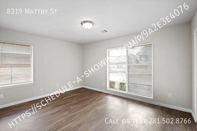Foto del edificio - AVAILABLE NOW!