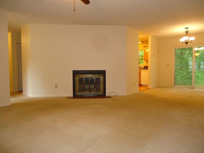 Building Photo - 309 Holtz Ln