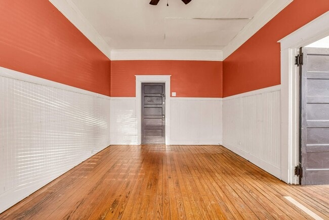 Building Photo - 622 4th St S