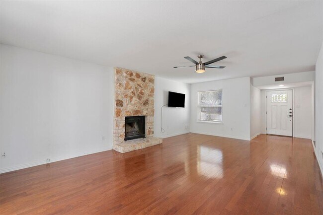 Building Photo - 9809 Meadowheath Dr