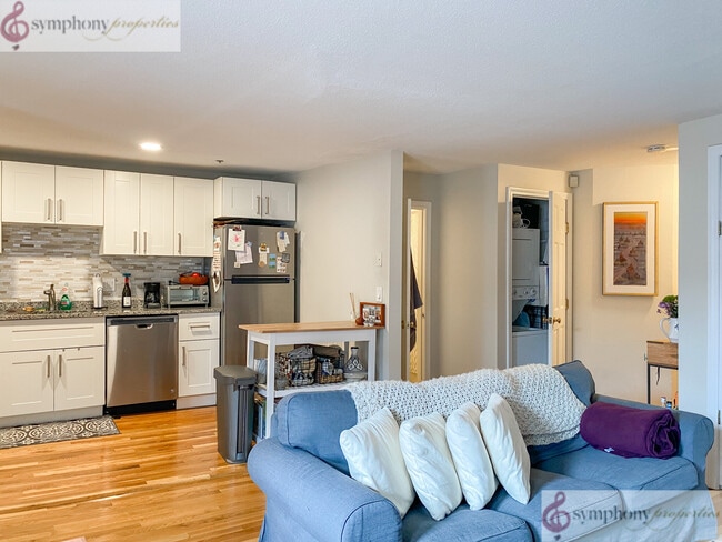 Building Photo - 25 St Stephen St