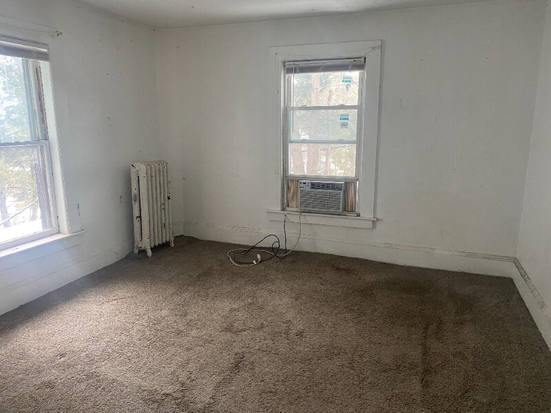 Building Photo - 502 Main St