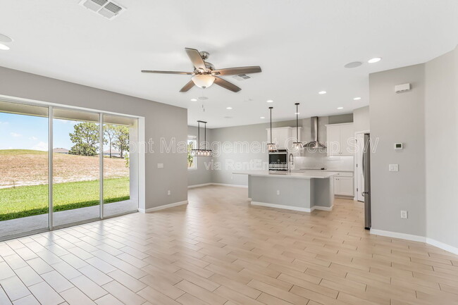 Building Photo - 30053 Island Club Dr