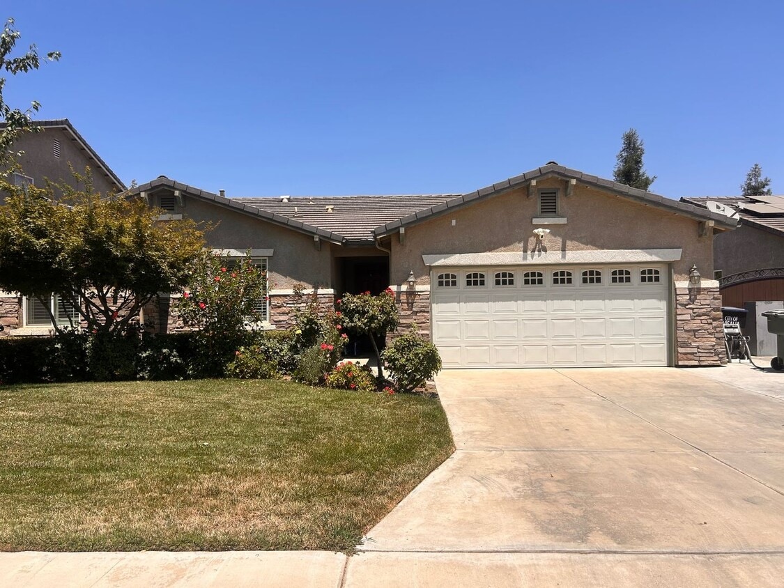 Foto principal - Great home for rent in Visalia