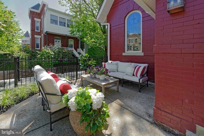 Foto del edificio - 1015 D St NE