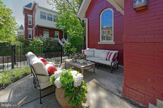 Photo - 1015 D St NE Townhome