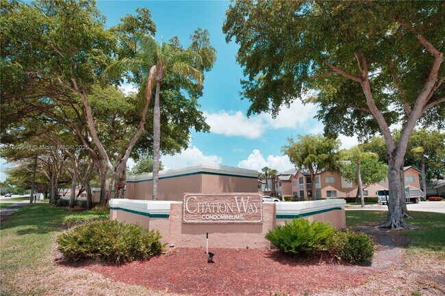 Building Photo - 9833 Westview Dr