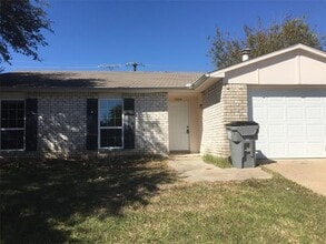 Building Photo - 1024 Hawthorne Dr