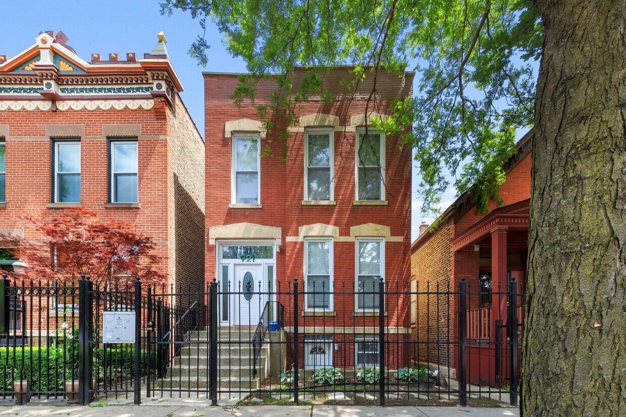 Foto principal - 921 S Oakley Blvd