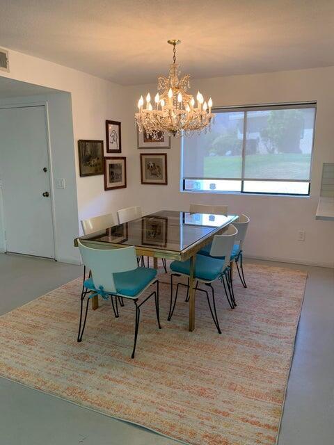 Foto del edificio - 686 N Palomar Cir