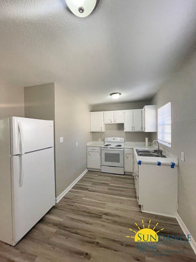 Building Photo - Efficient 1 Bedroom Unit in Fort Walton Beach