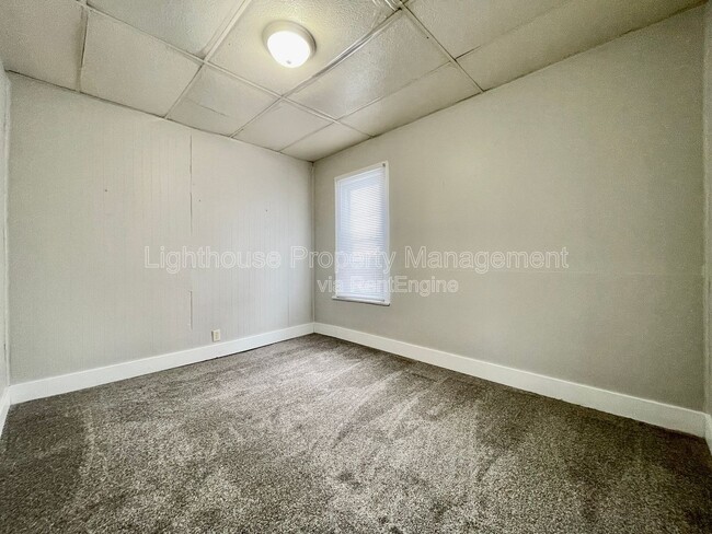 Building Photo - 1011 Quarry Ave NW