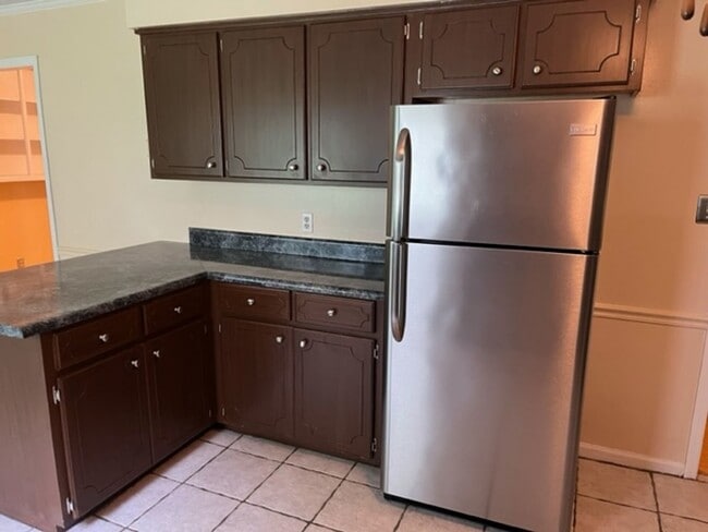 Building Photo - Spacious 3bedroom/2 bathroom home