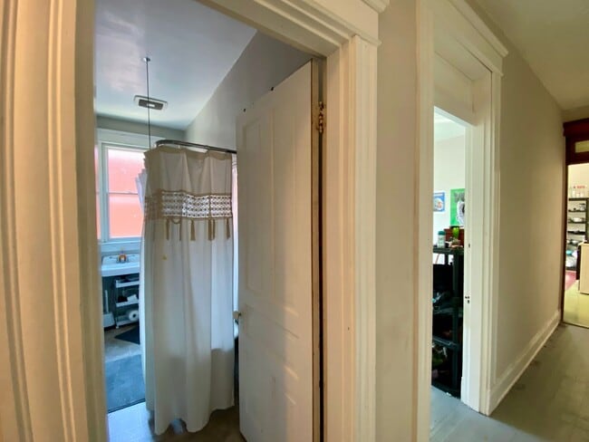 Building Photo - 2369 Victor St