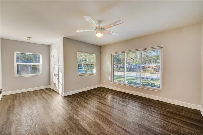 Foto del edificio - 1701 E Henry Ave